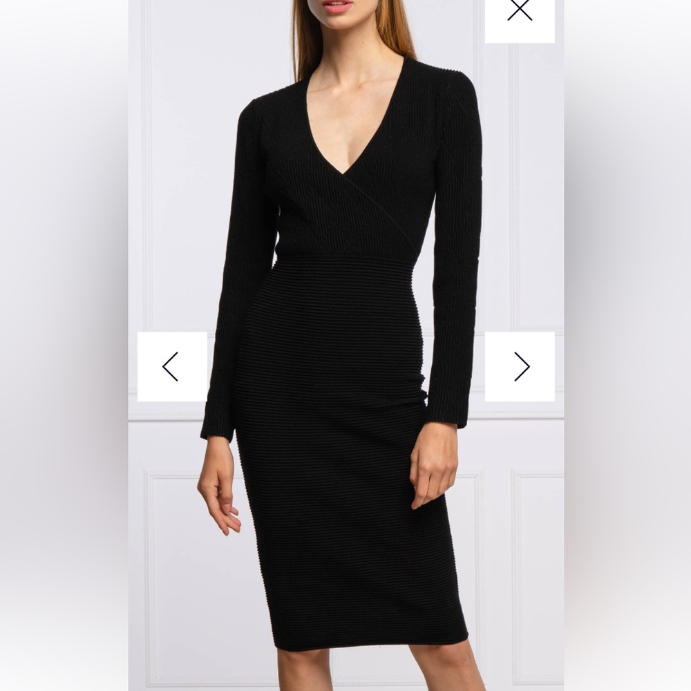 Emporio Armani LBD Elegant Black Dress!
Long sleeves! Faux wrap! Bodycon Small